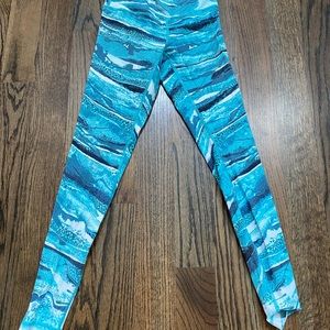 Lululemon leggings size 6. GUC and Lululemon pullover size 4 GUC.